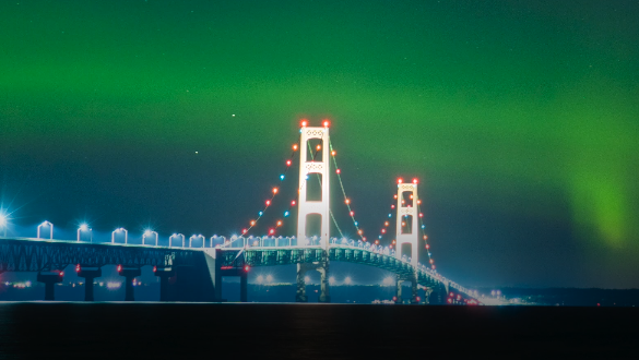 Must See Northern Lights Appear Over Michigan S Mackinac Bridge   636358718195137189 Capture.PNG