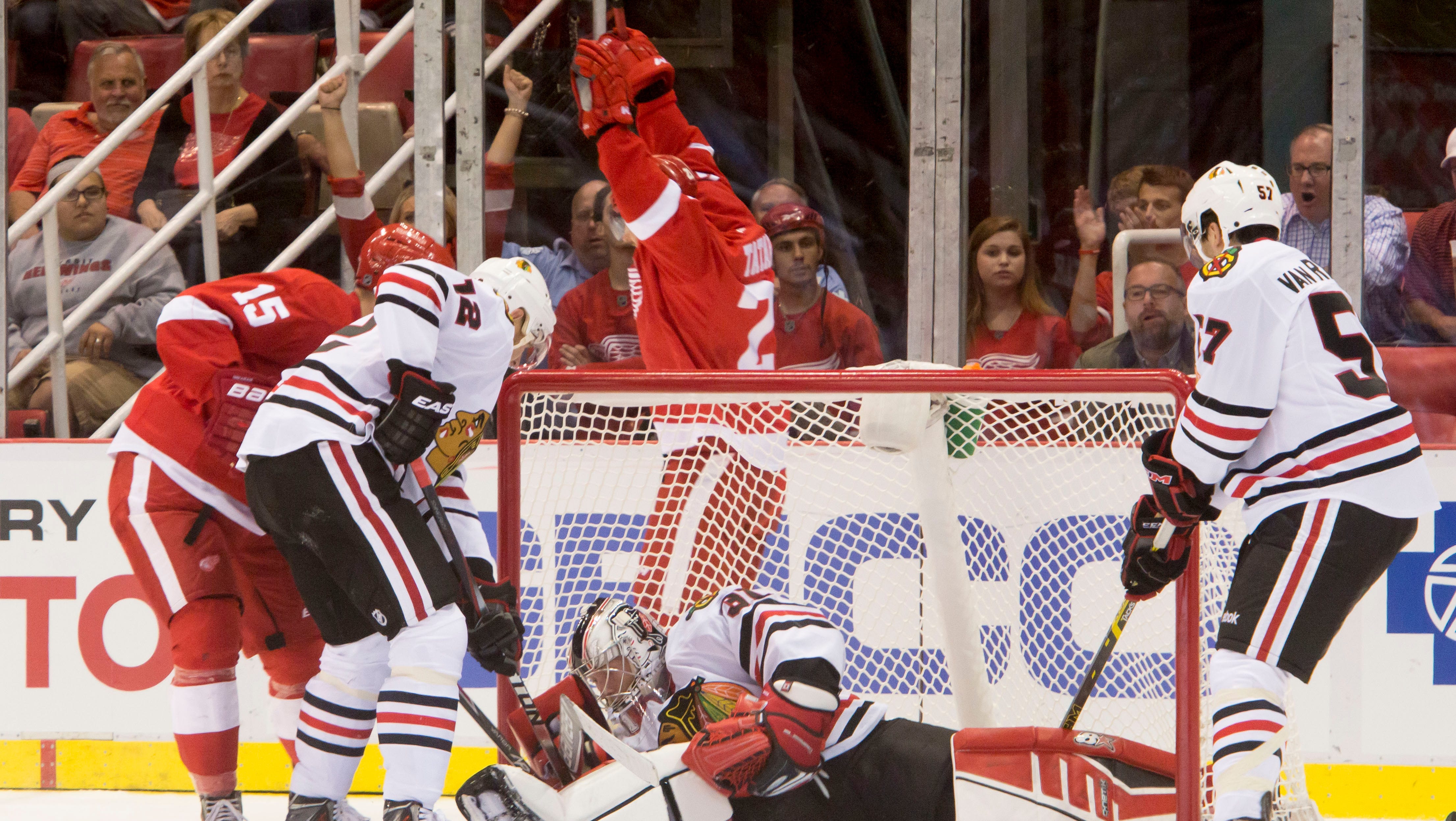 After Delay, Red Wings Beat Blackhawks