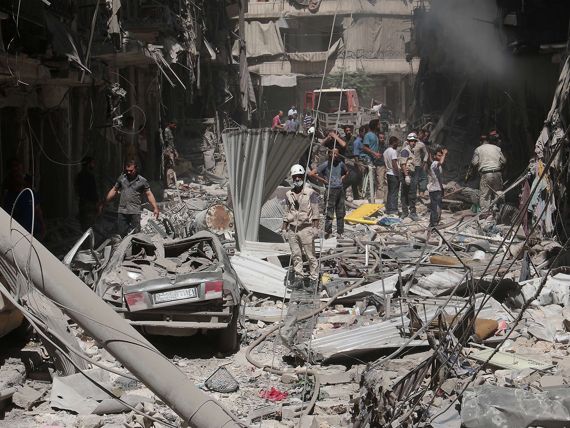 Syrian Government Drops Barrel Bombs On Aleppo