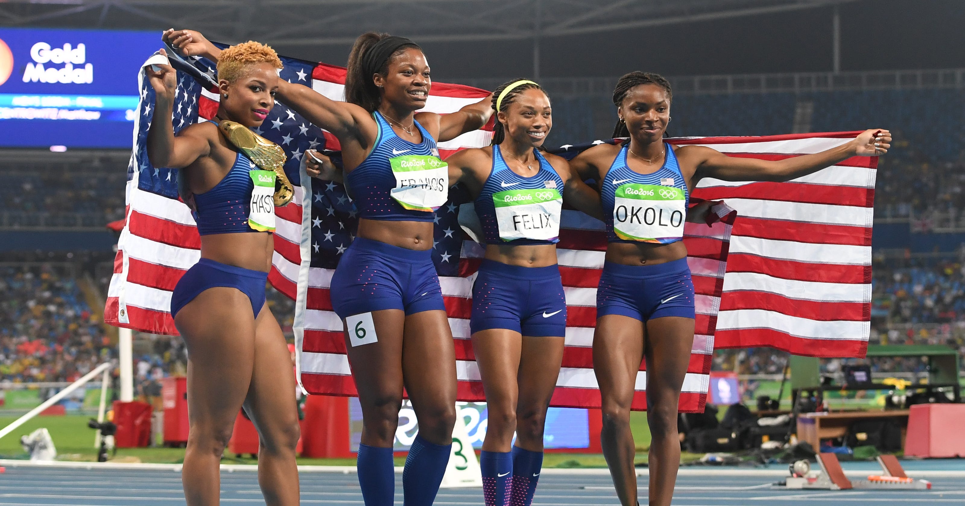 U.S. women cruise to gold medal in 4x400 relay