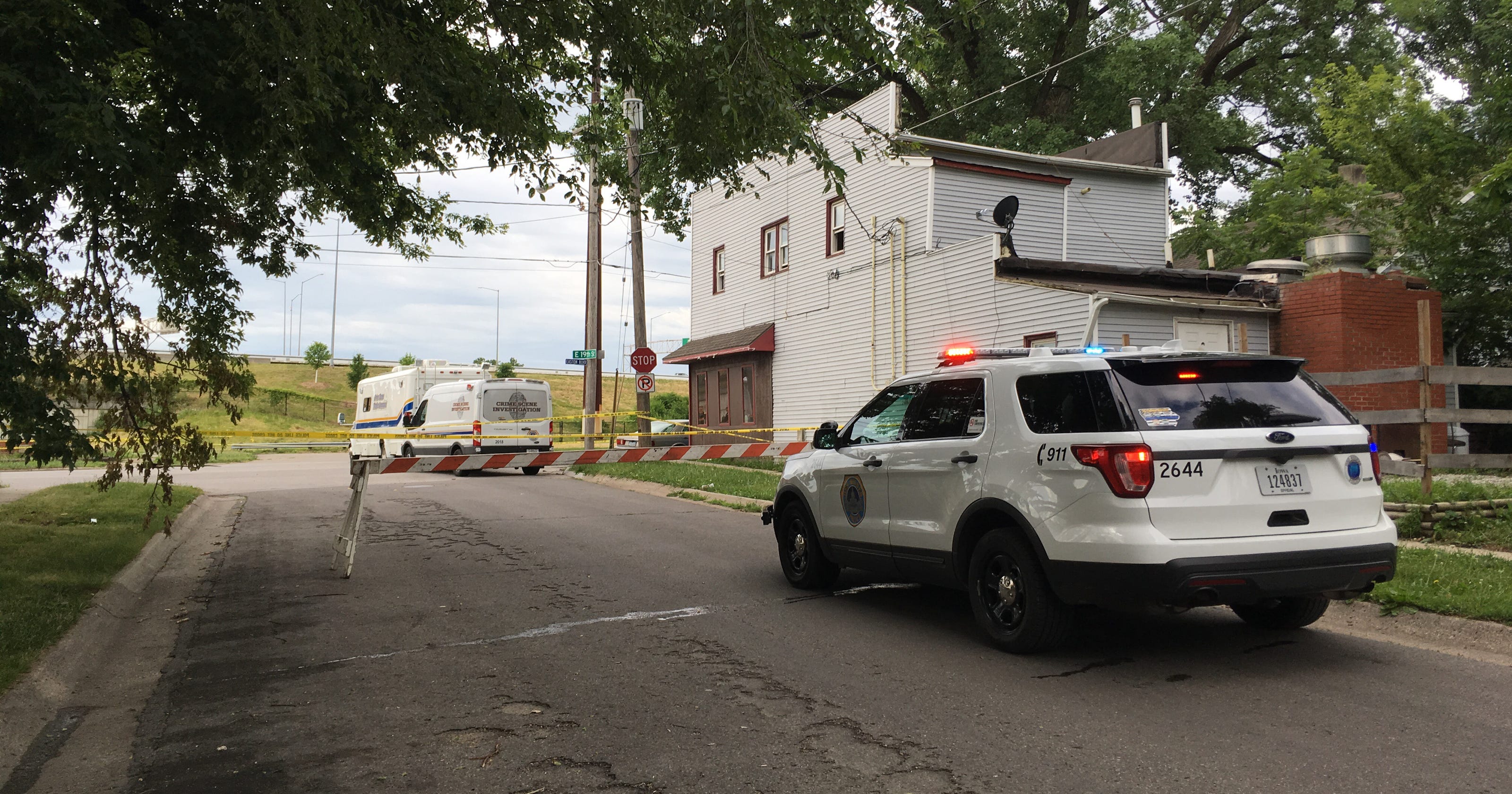 2 dead in early morning shooting in Des Moines