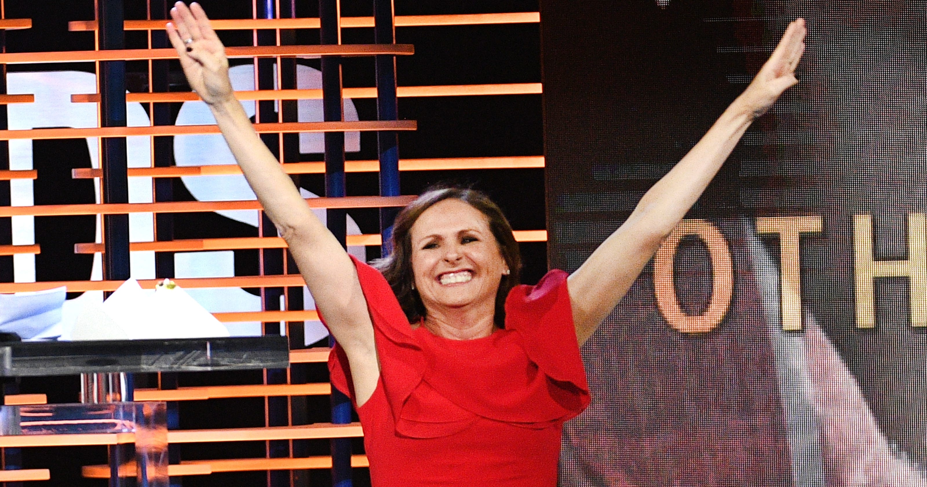 Superstar Molly Shannon Accepts Spirit Award With Signature Move