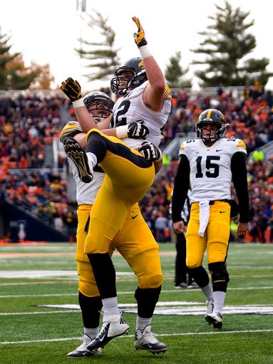 Hawkeyes 'played Iowa football' in trouncing Illinois