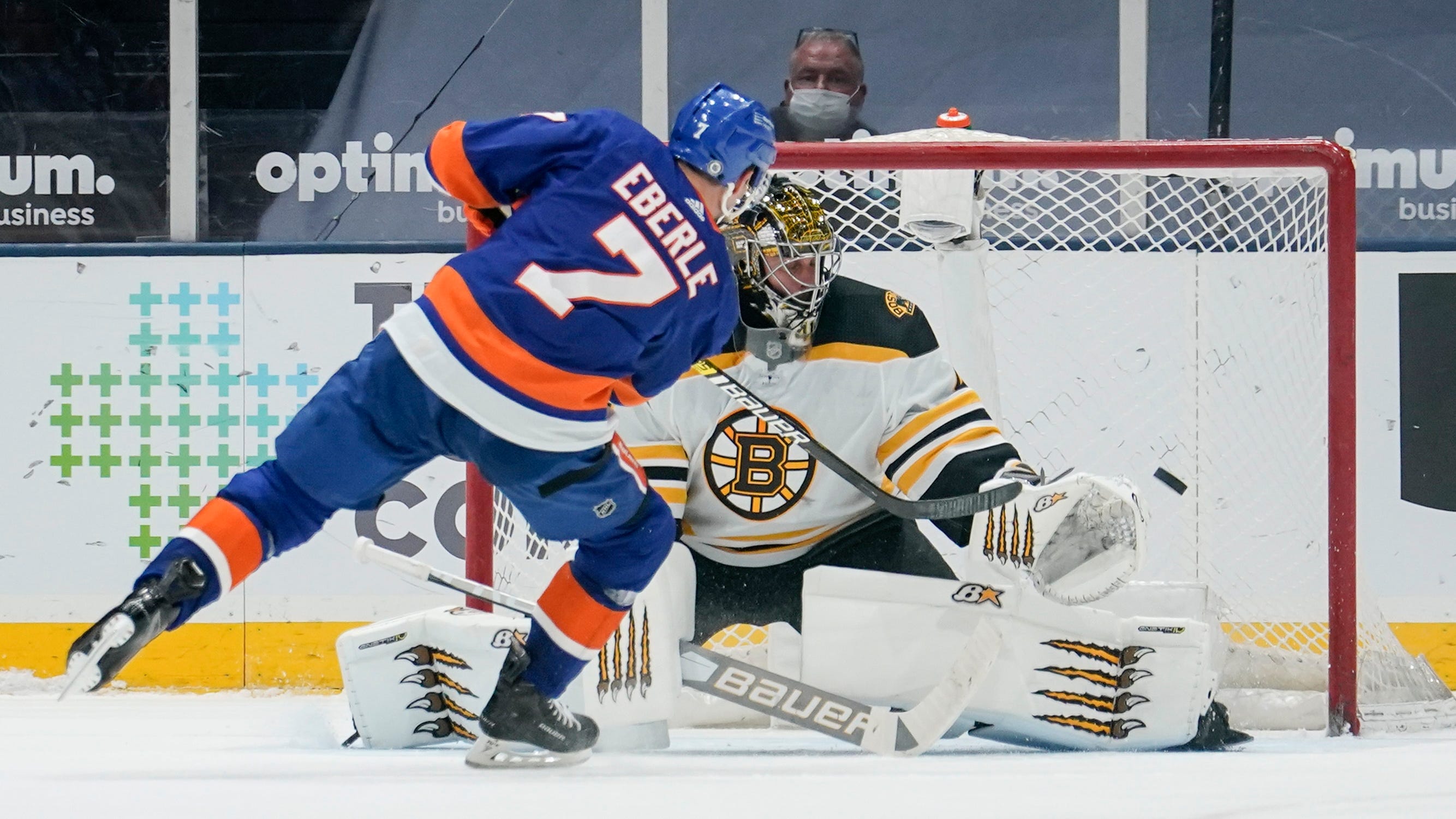 Islanders win 6th straight in shootout, now 4-0 vs Bruins