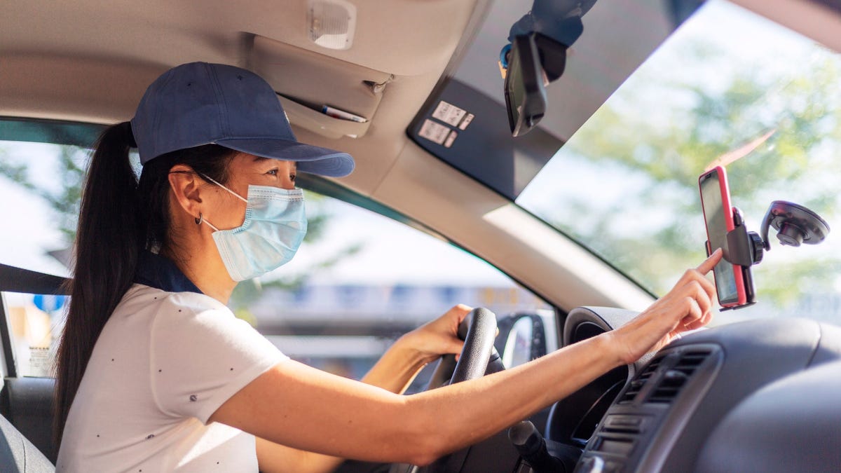 A rideshare driver picks up their next passengers.