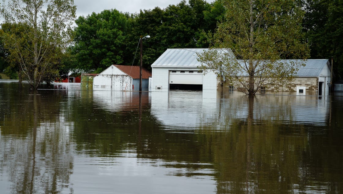 Record flooding swamps Iowa