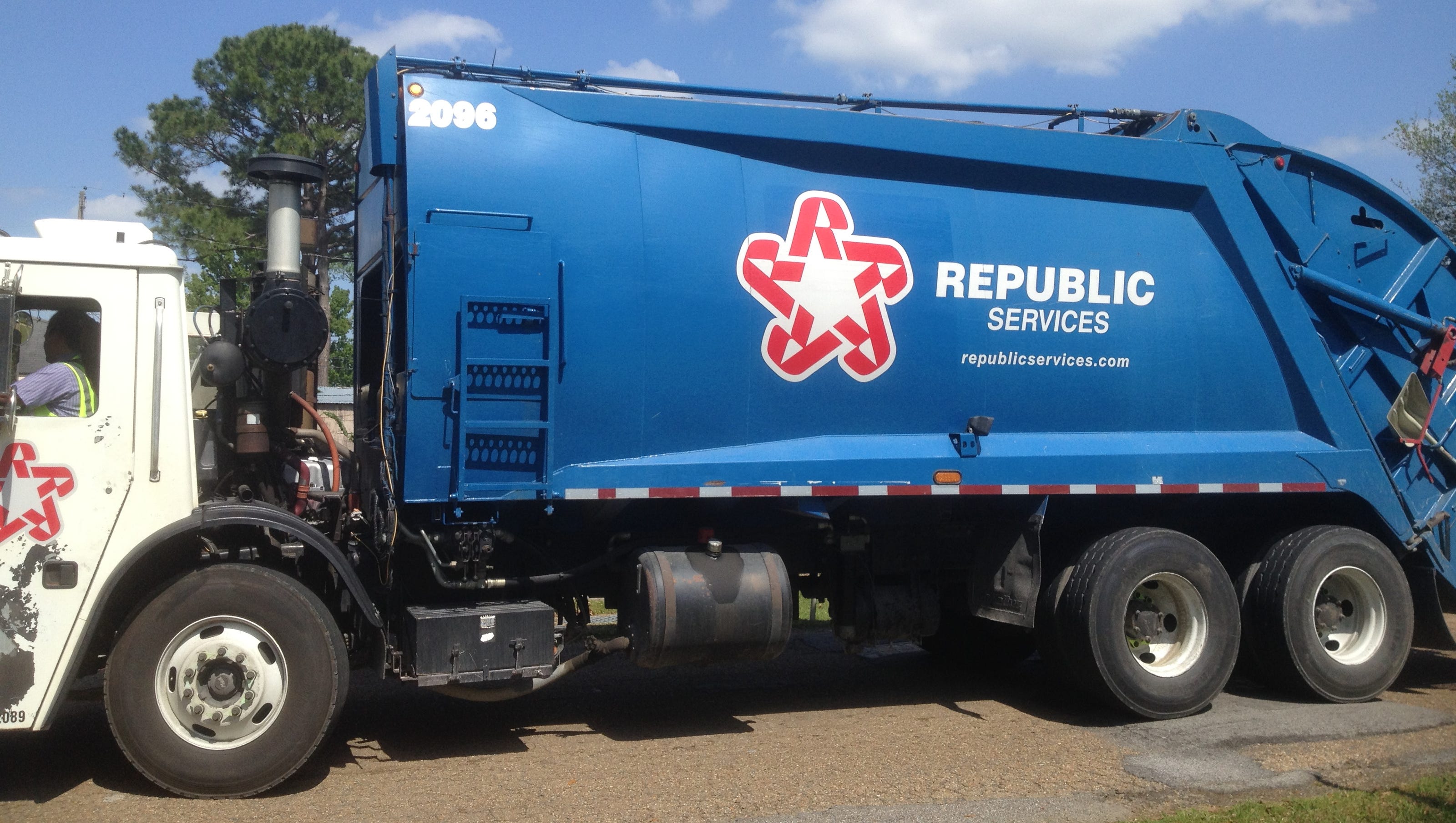 Republic Services apologizes for late garbage pickup