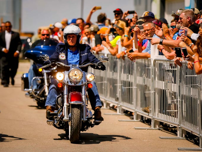 Photos Vice President Mike Pence at Sen. Ernst Roast and Ride