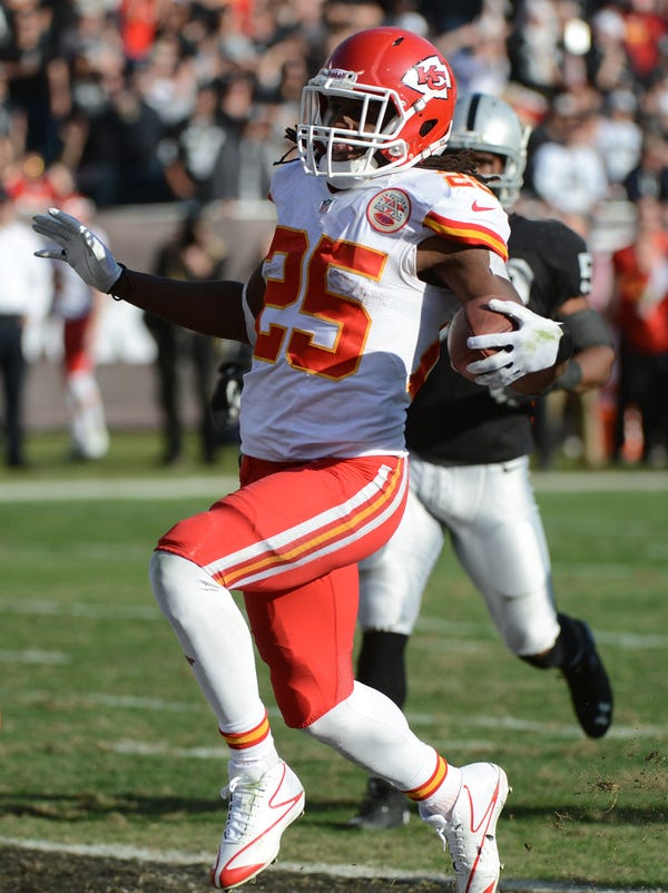 Jamaal Charles has five TDs as Chiefs clinch playoffs
