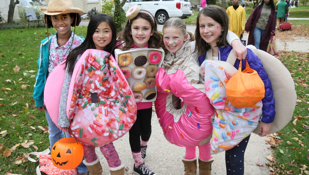 Photos Trickortreating in Shorewood
