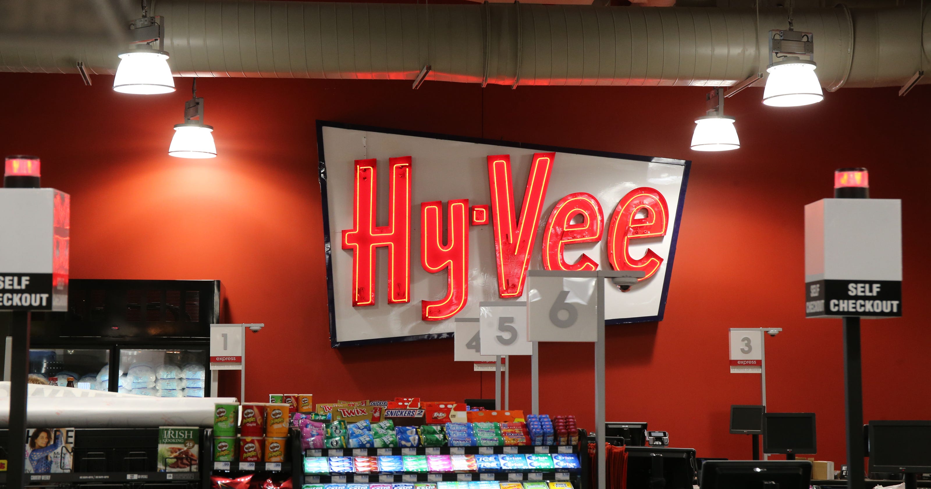 HyVee shakes up corporate offices; reassignments, layoffs expected