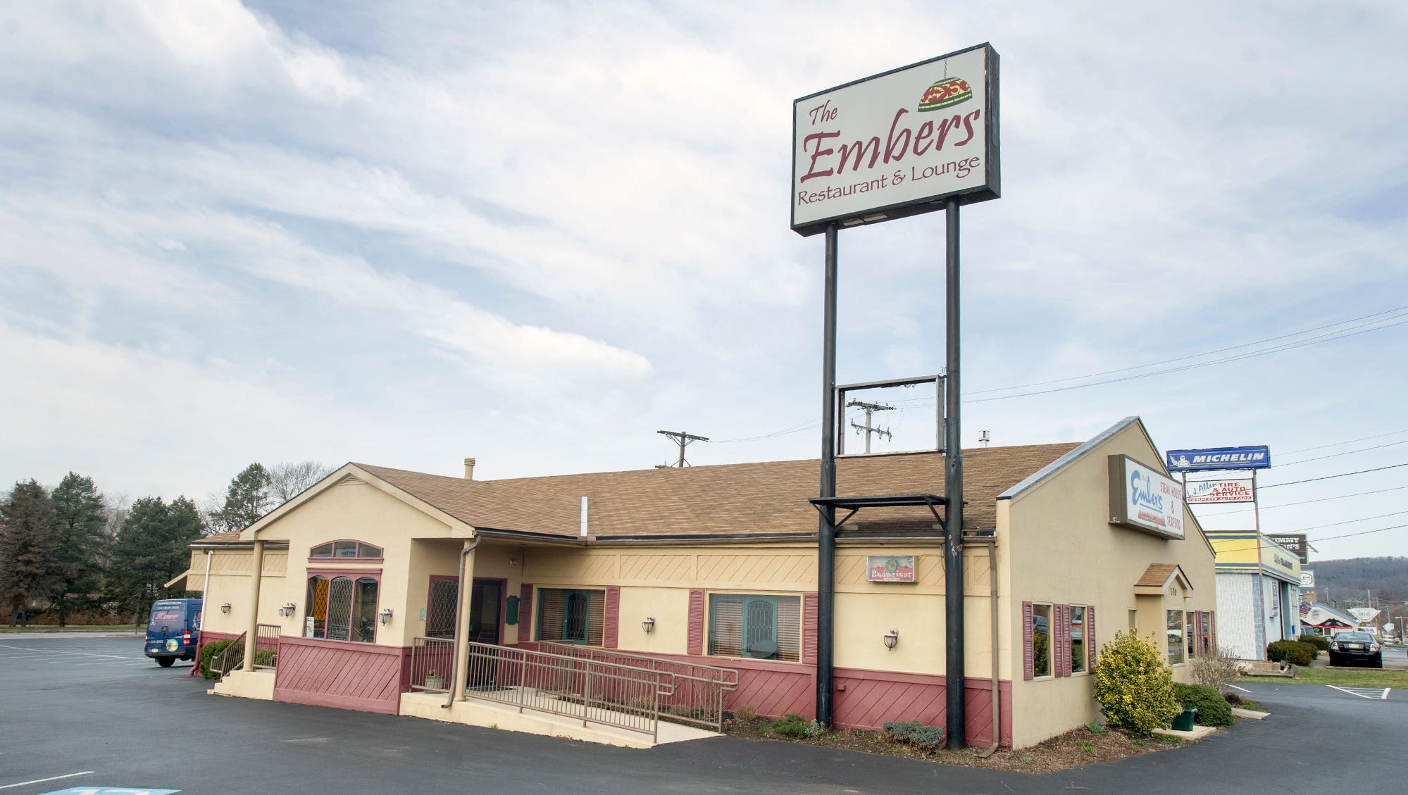 oak and ember restaurant mashpee