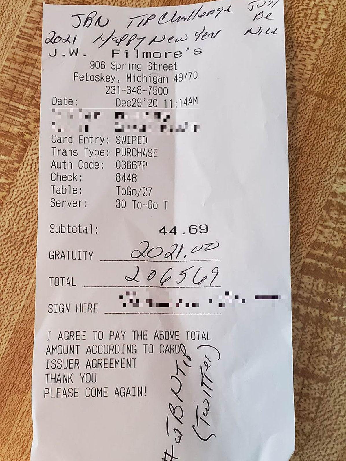 Huge Blessing Petoskey Waitress Receives Anonymous 2 021 Tip