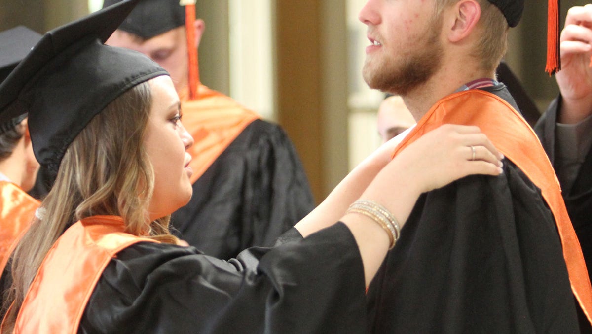 75 photos Grinnell graduation