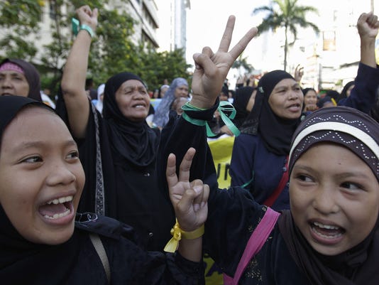 Muslim Rebels Ink Philippine Pact As Step To Peace 