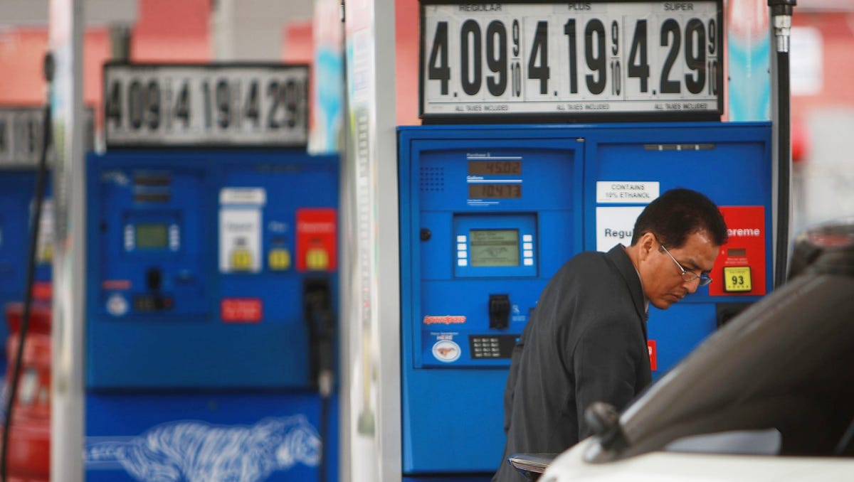 DOUGLASTON, NY - MAY 19:  A driver puts fuel in his car at a gas station where prices have gone over $4 per gallon May 19, 2008 in Douglaston, in the borough of Queens, New York City. According to the AAA Daily Fuel Gauge Report, fuel prices are up 30 cents from last month's average and are now at the highest recorded price. Long Island is one of the most expensive places for fuel,  with the National unleaded average of   $3.794 for regular unleaded and $4.522 for diesel.  (Photo by Spencer Platt/Getty Images) ORG XMIT: 81108689 GTY ID: 08689SP001_Gas_Prices_Su