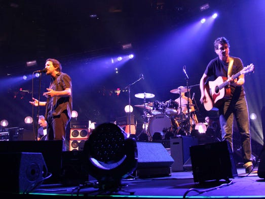 Pearl Jam plays intense marathon show in first Detroit show since '06.