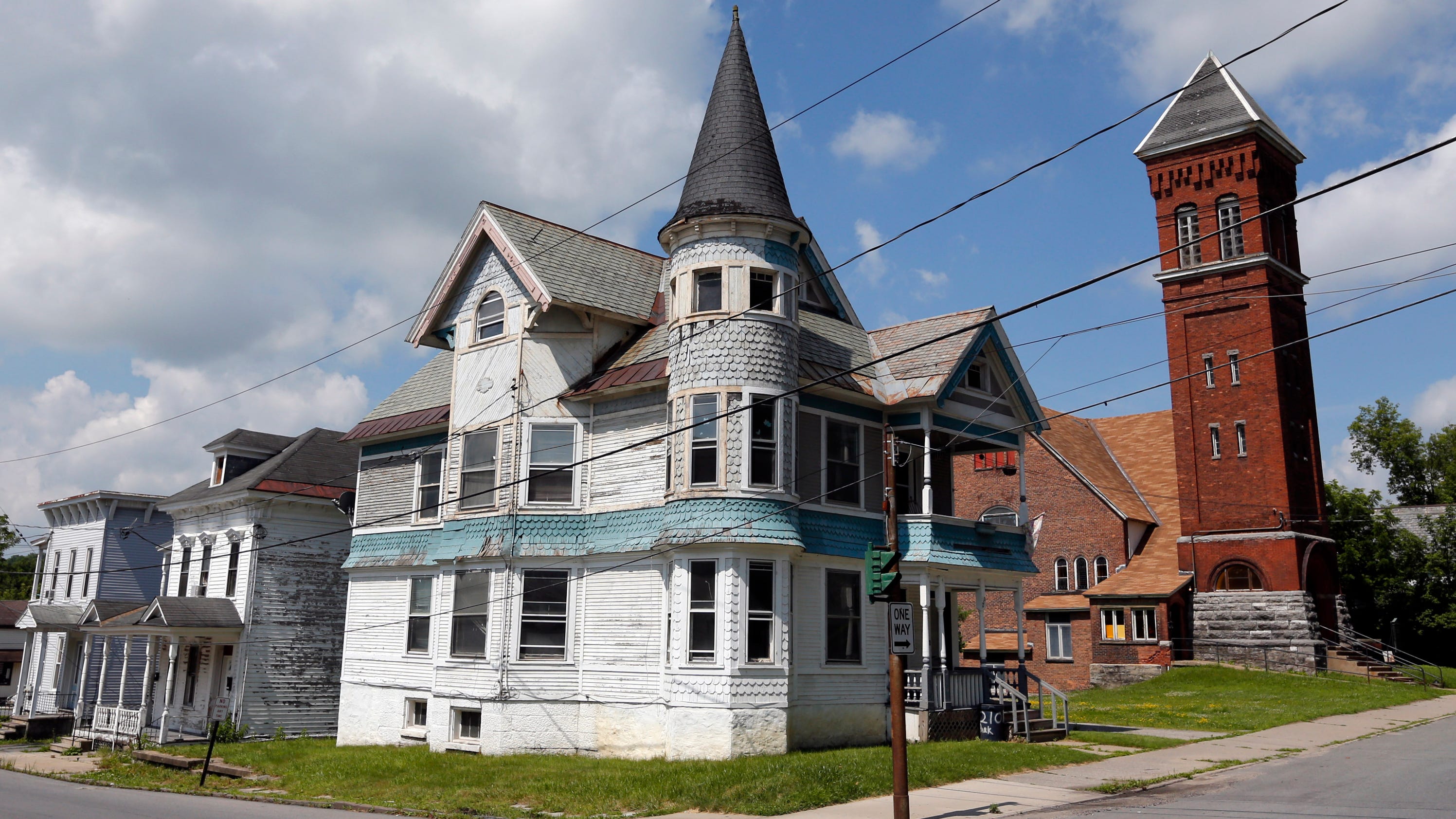 New York takes on abandoned 'zombie homes'