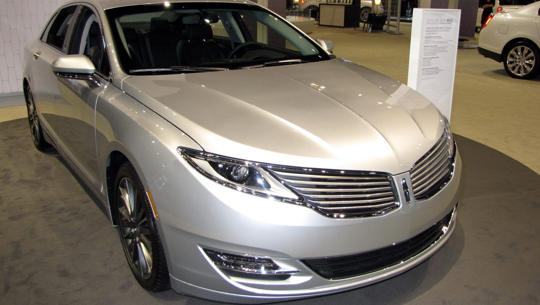 2015 Lincoln MKZ Hybrid Stylish, Efficient