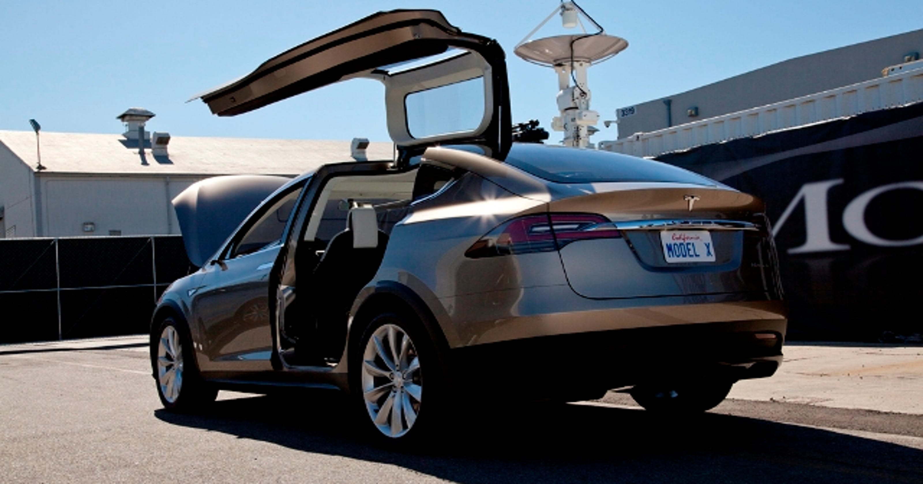 Tesla reports big Q4 sales, but no SUV yet