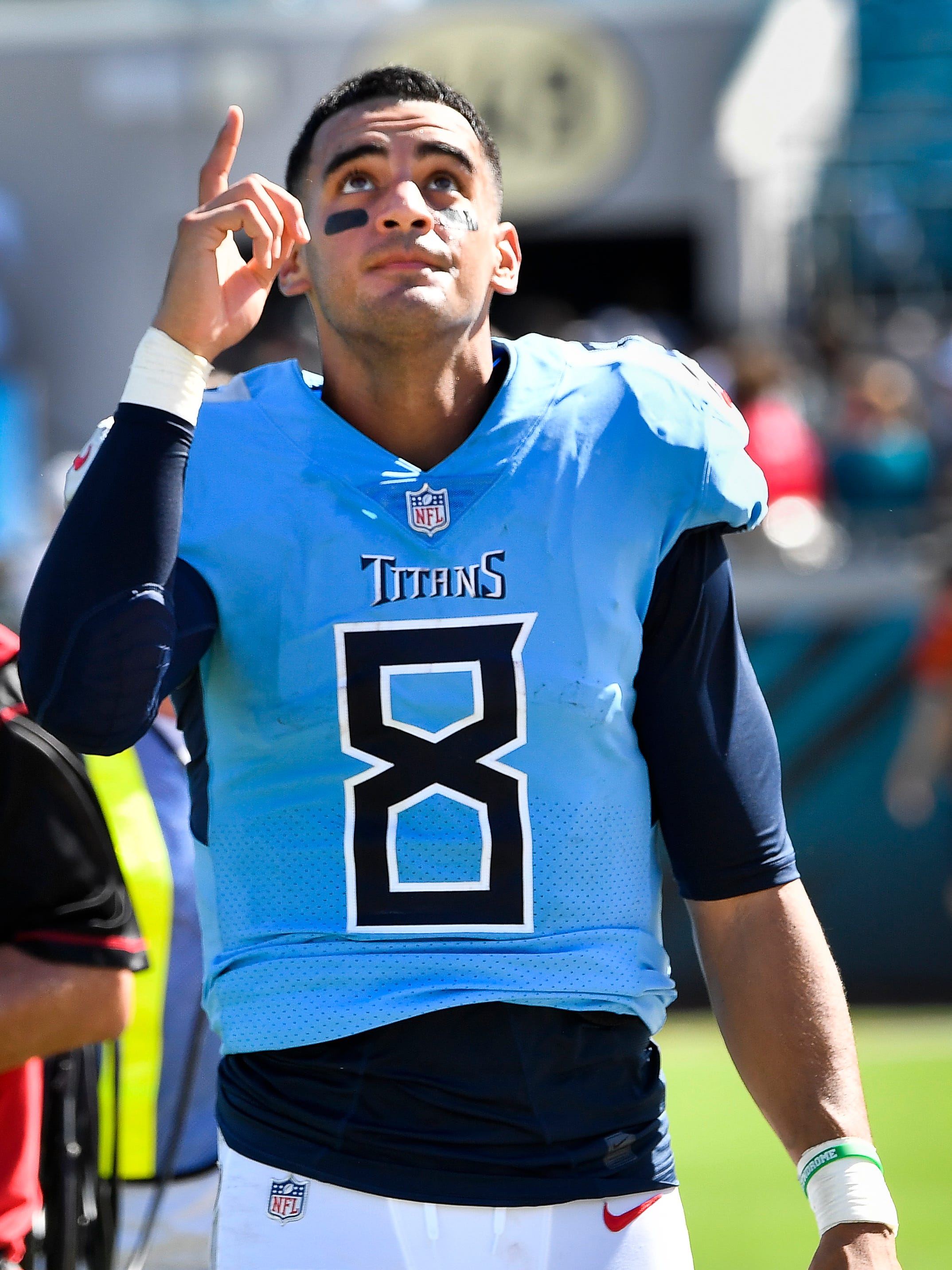 mariota titans t shirt