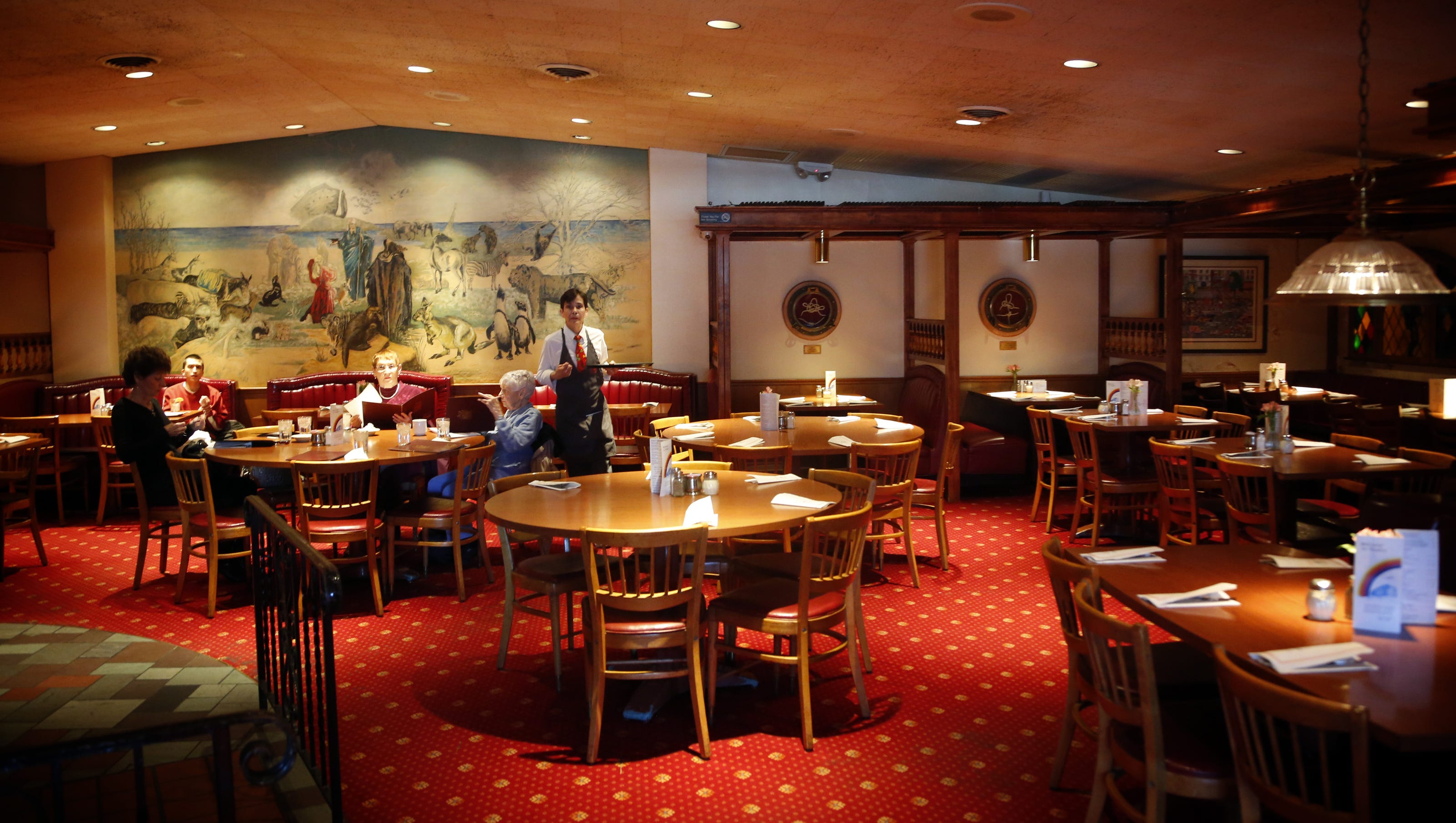 11 classic Des Moines restaurants to keep on your dining agenda