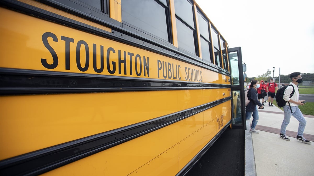 Stoughton cancels school bus service – 150 students will not have to ride in the fall