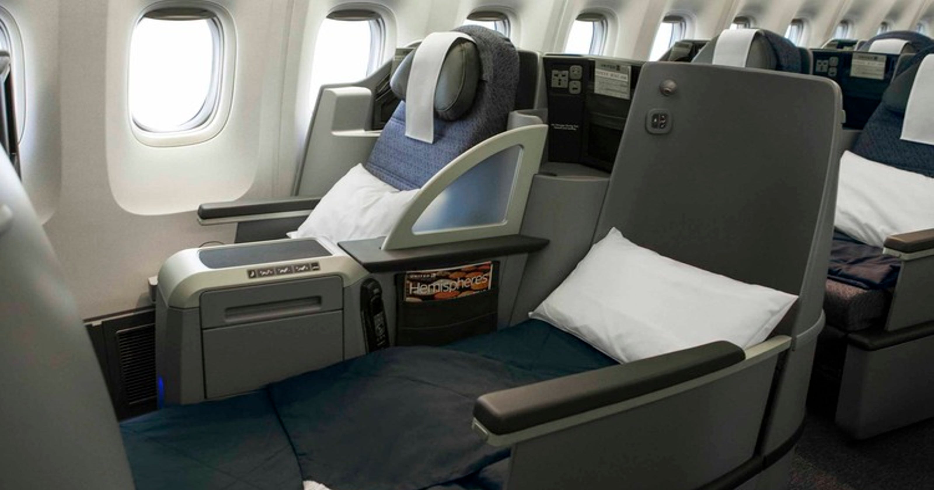 U.S. airlines try lie-flat seats on cross-country routes