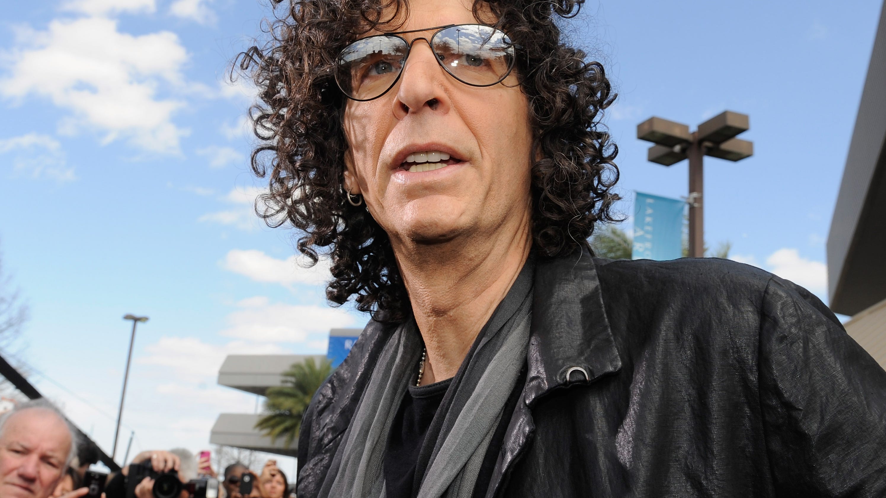  Howard Stern  inks 5 year deal with SiriusXM to continue 