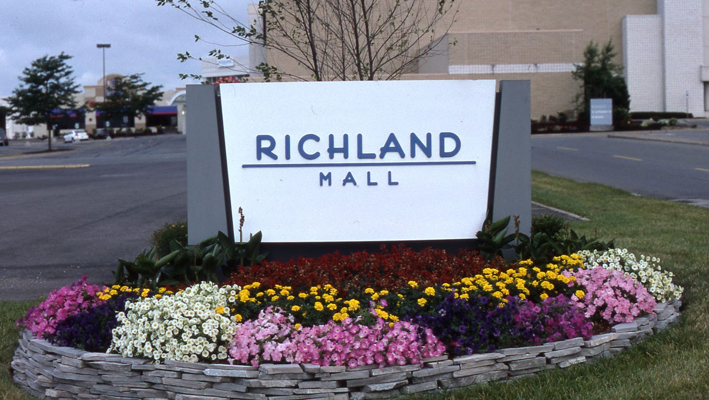 richland mall movie theater