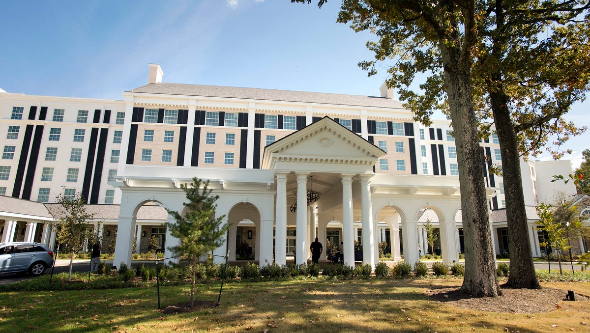 Read more about the article Can you stay at Graceland, Elvis’ famous home in Memphis?