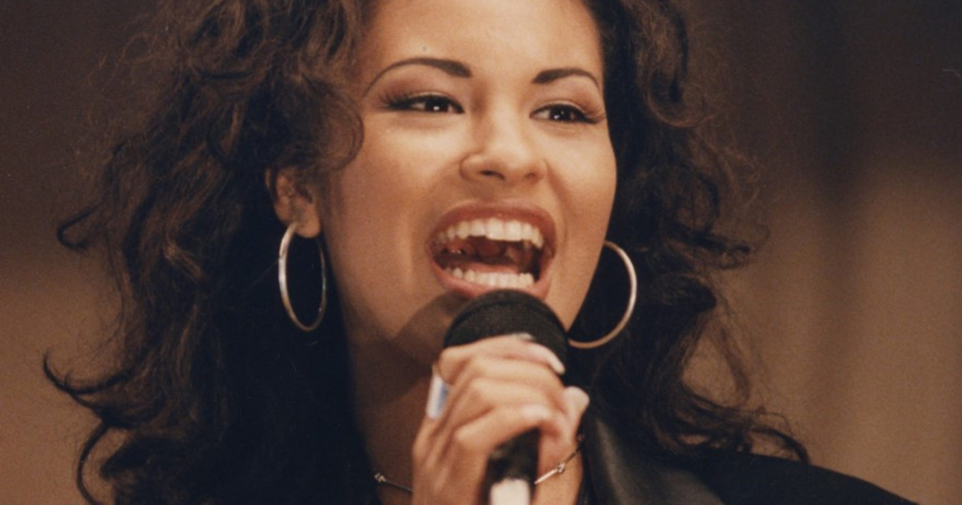 Forever Loving Selena Singers Legacy Endures Across Generations 1042