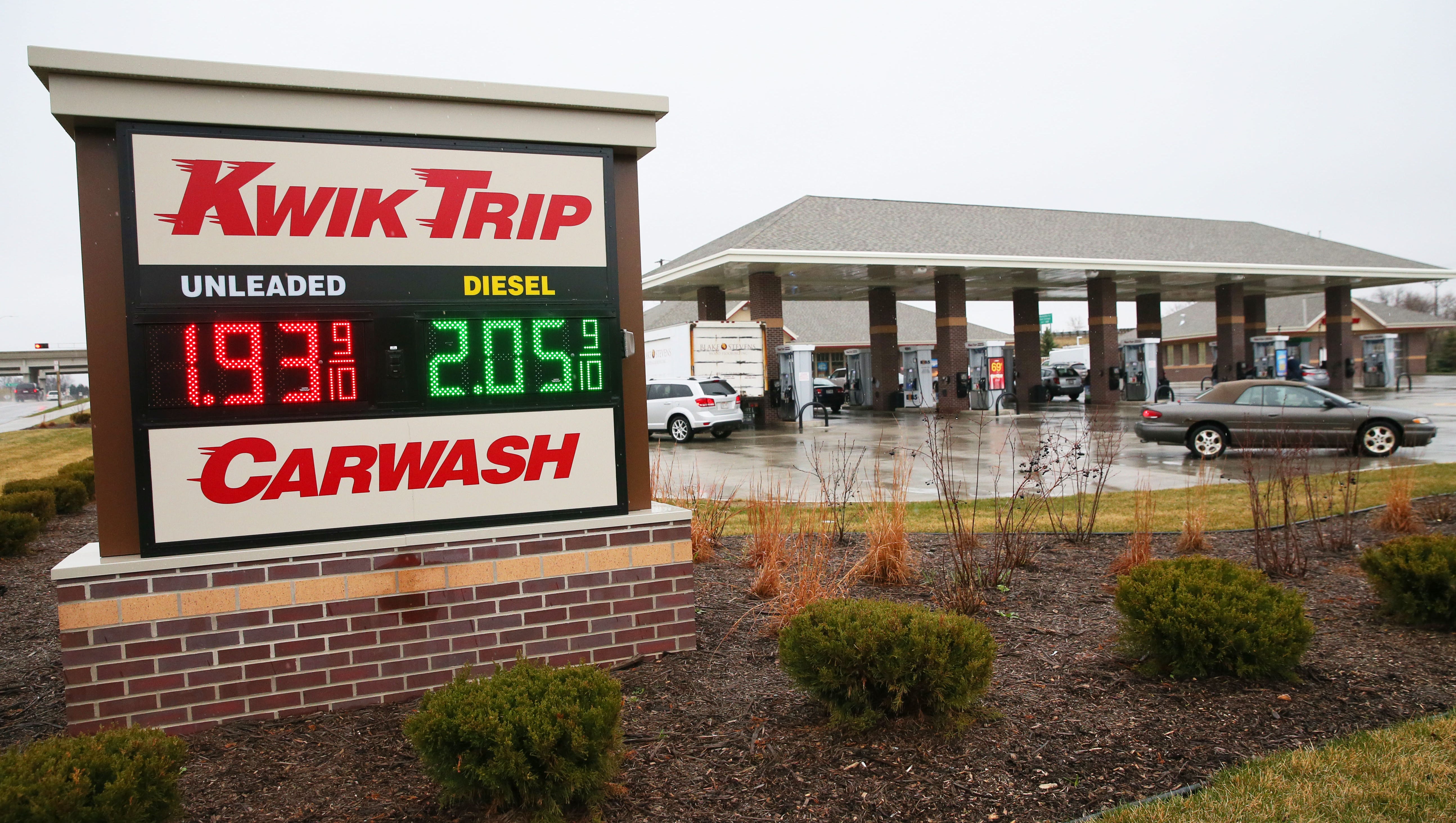 kwik trip will buy 34 pdq food stores in wisconsin pushing total store count above 600 milwaukee journal sentinel
