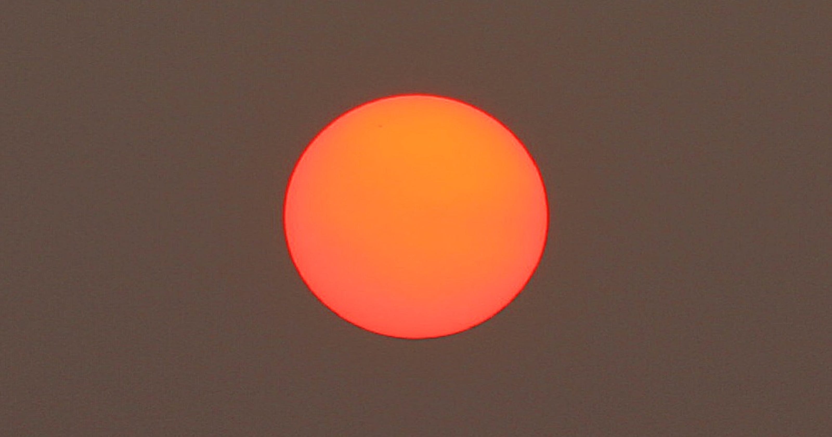 Meteorologist explains why the sun looks particularly red right now