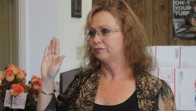 Carlsbad postmaster sworn in after decade of jobs across New Mexico