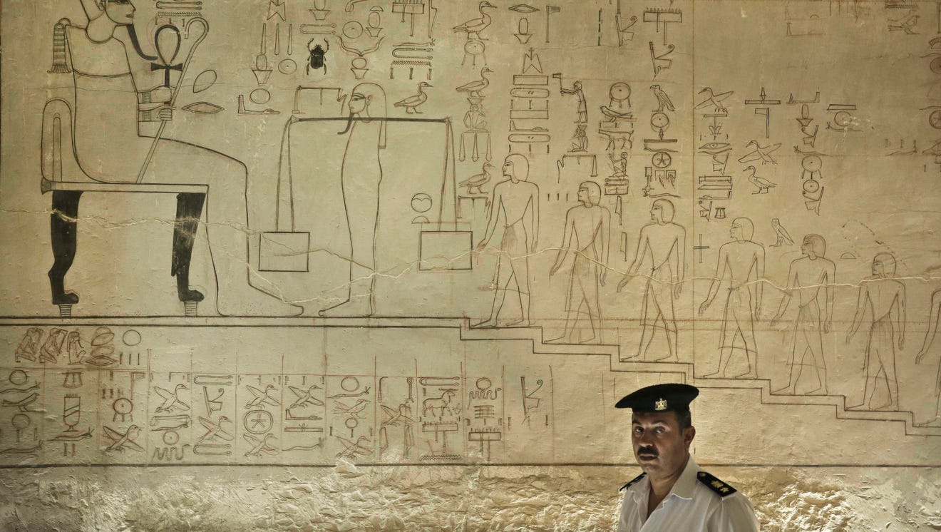 Researchers Nefertiti May Be In Tuts Tomb 