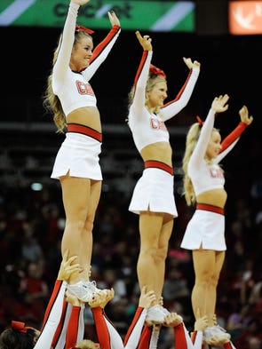 Jones scores 22, No. 5 Louisville beats Clemson 58-52