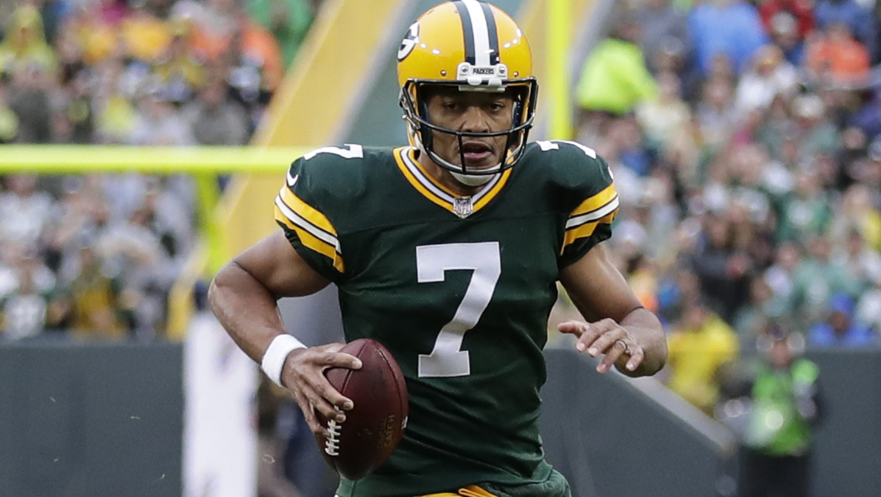 Packers QB Brett Hundley buys uniforms for Allouez youth football team