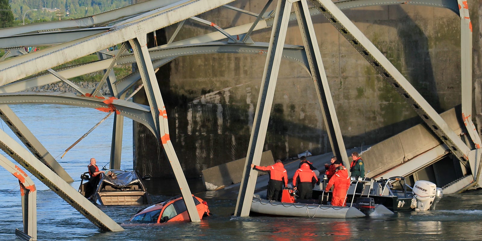 State of emergency declared around collapsed bridge