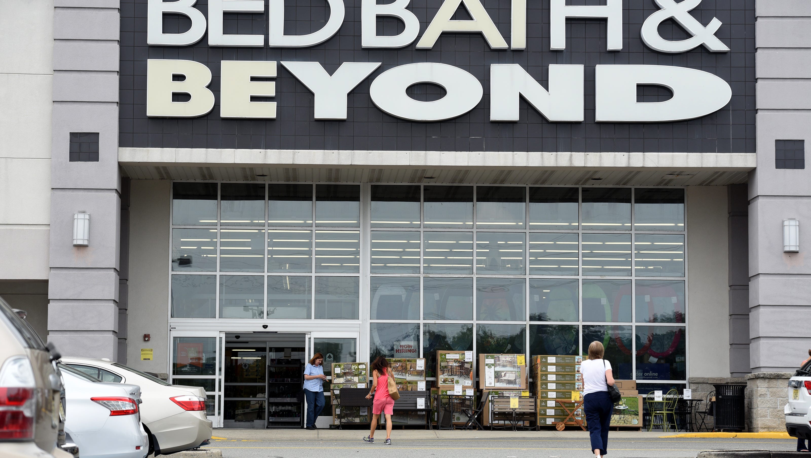 bed bath and beyond stock hits 22 year low