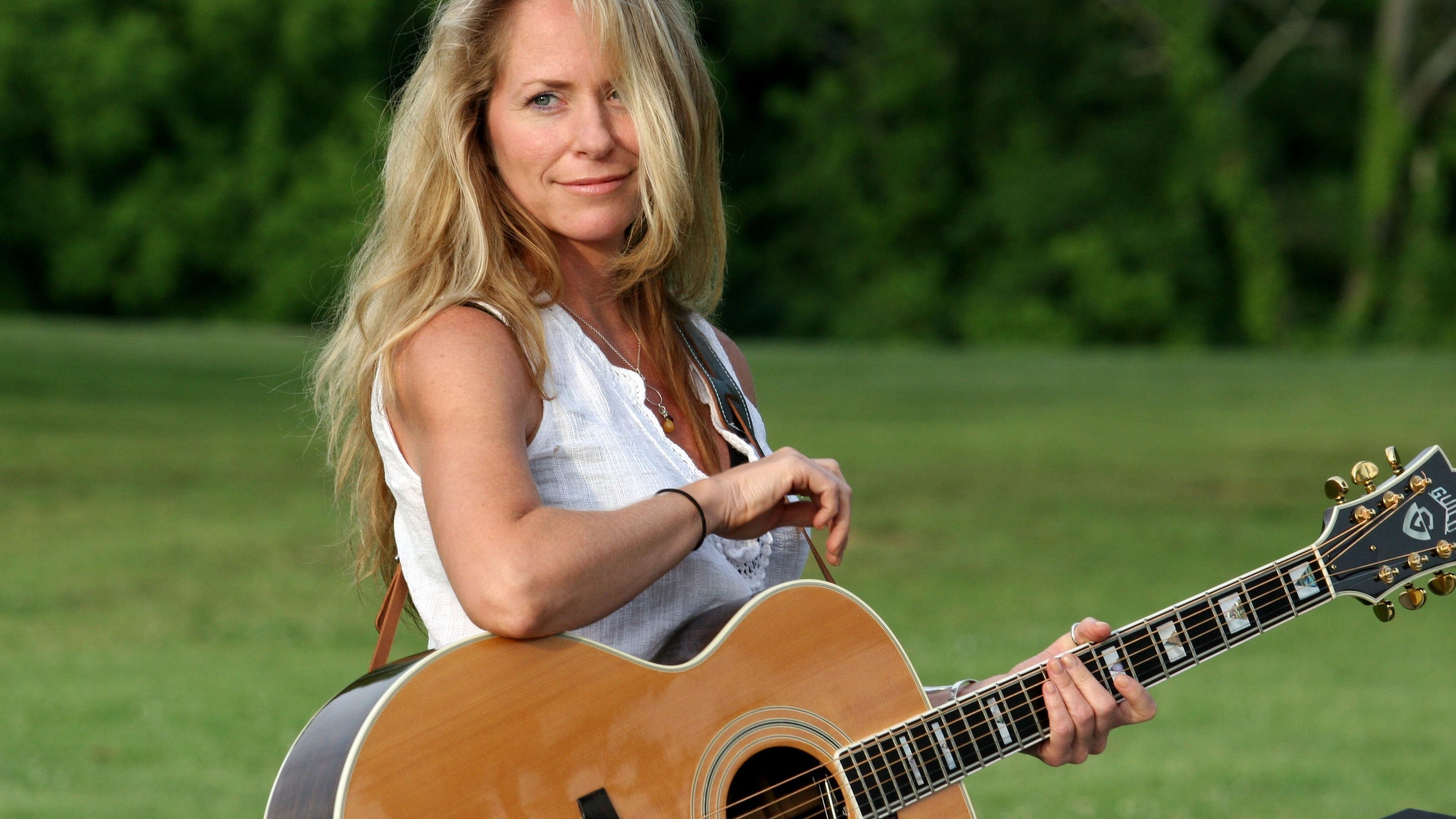 Deana Carter brings new music home to Nashville