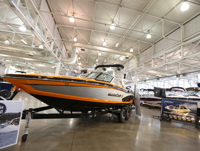 10 Photos Des Moines Boat and Outdoor Show
