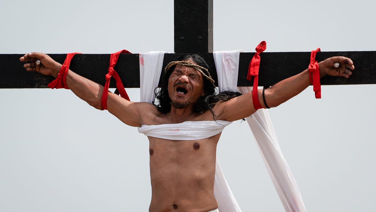 1200px x 678px - Christians nailed to crosses on Good Friday in Philippines