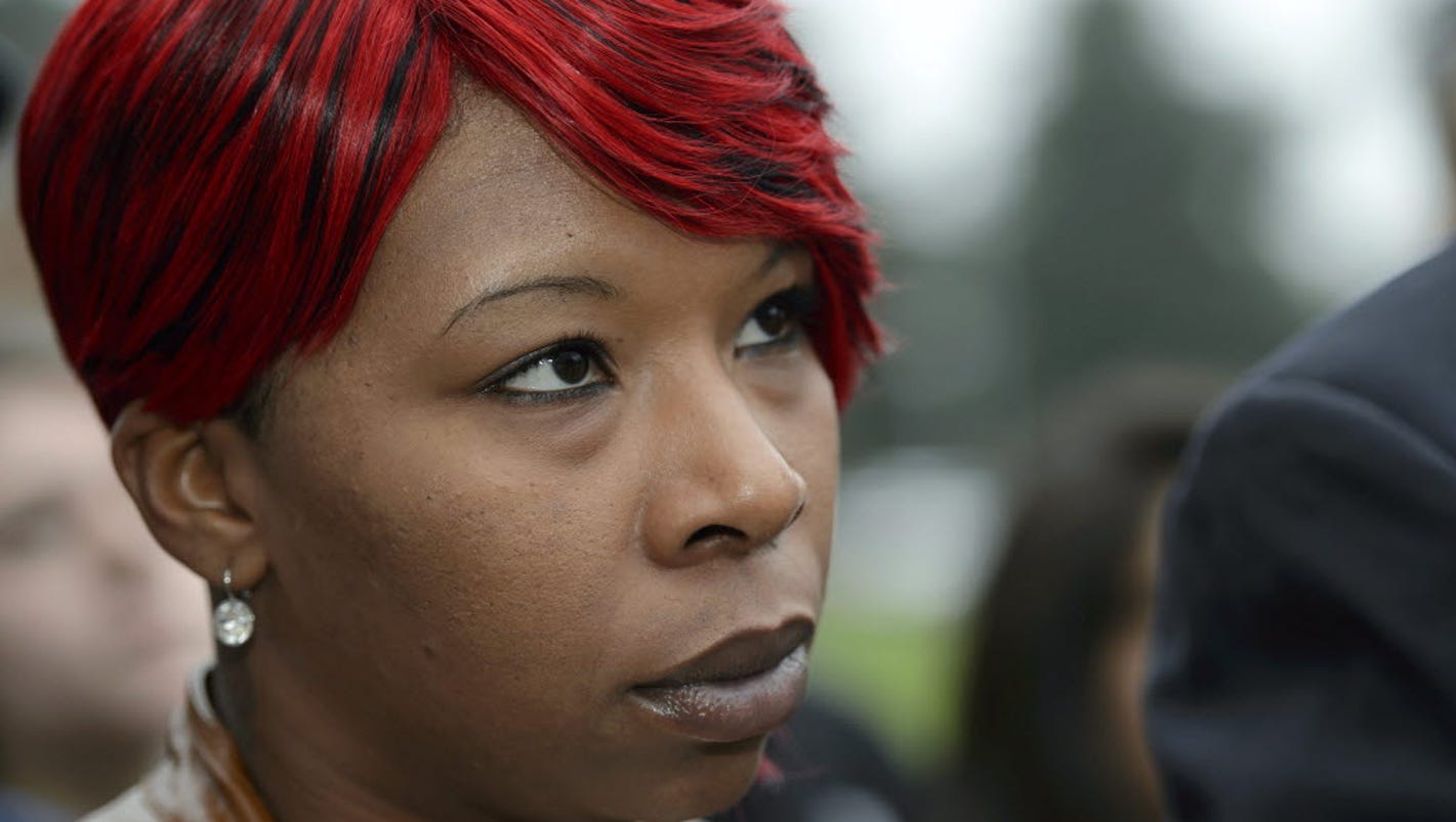 Brown S Mother Screams Sobs Over Grand Jury Decision