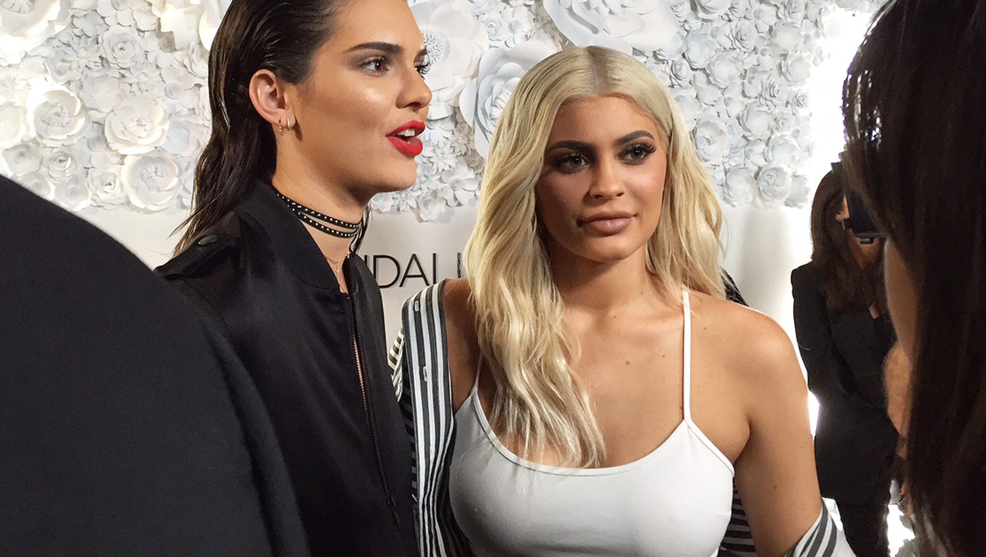 Kendall And Kylie Jenner Sorry For T Shirts Disrespectful To Rock 