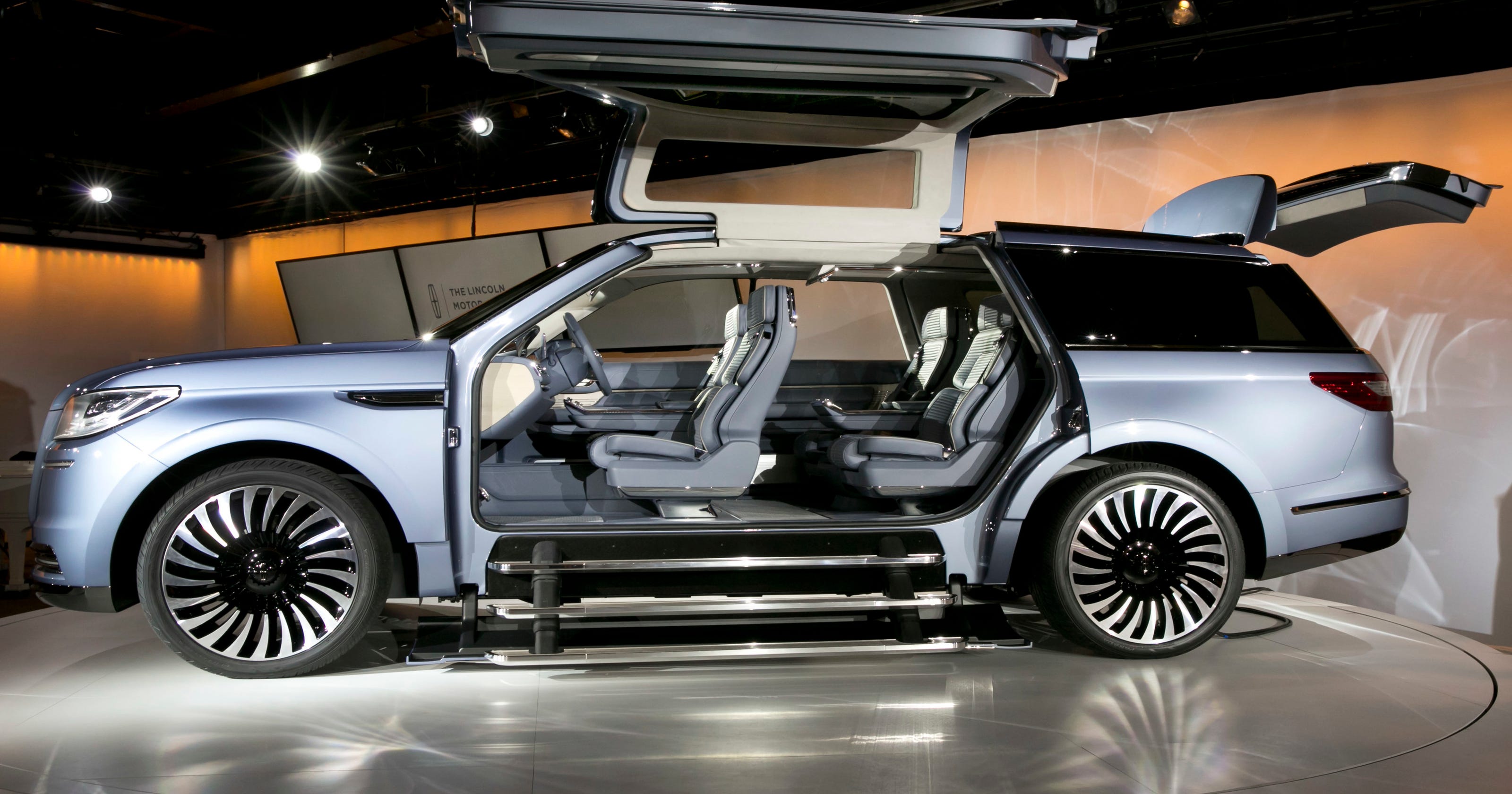 Lincoln Navigator with gullwing doors stuns at New York auto show