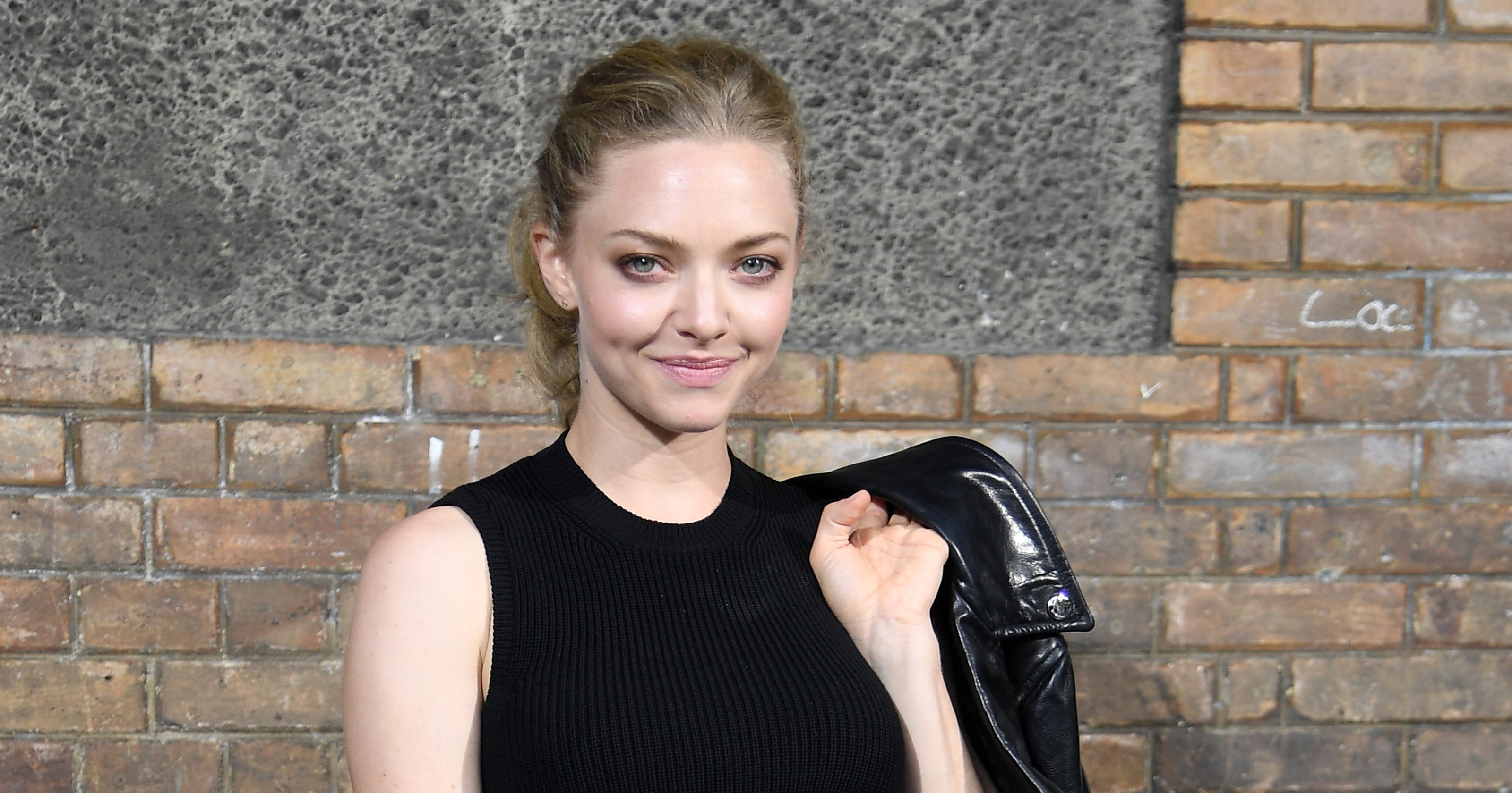 Heres Why Amanda Seyfried Tweeted A Photo Of Her Underwear