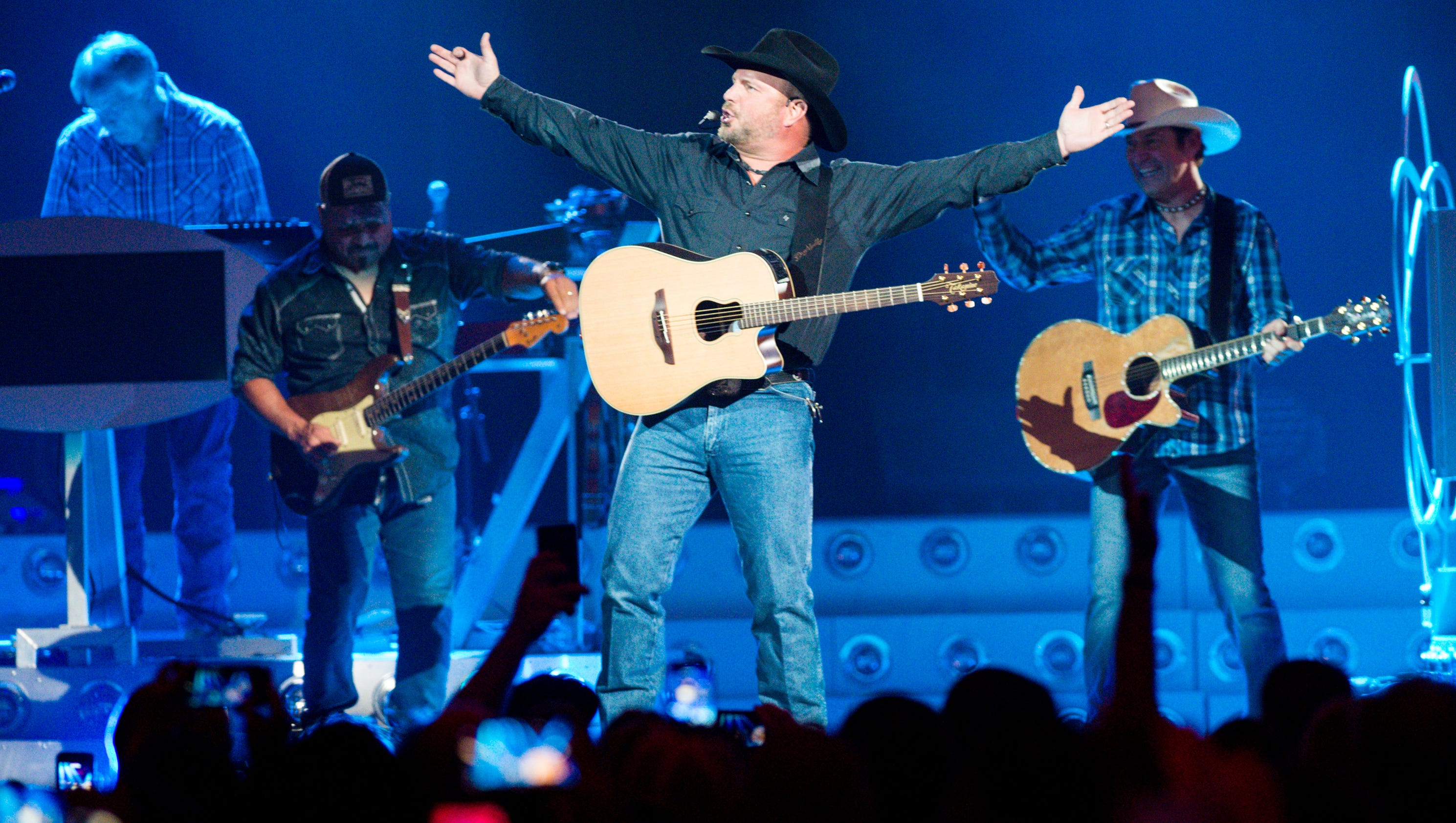 PHOTOS Garth Brooks Concert