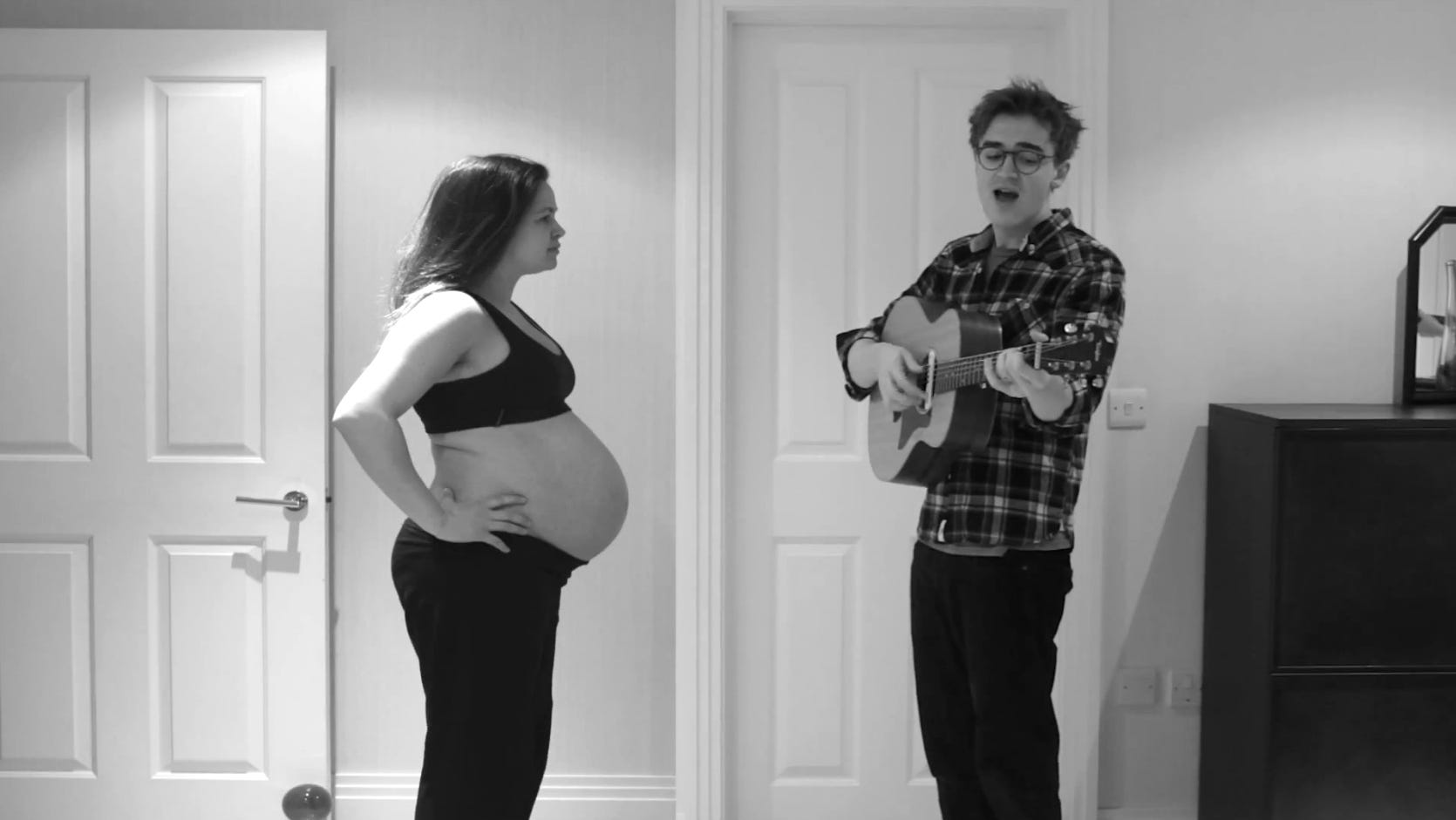 Husband serenades pregnant wife in time-lapse video