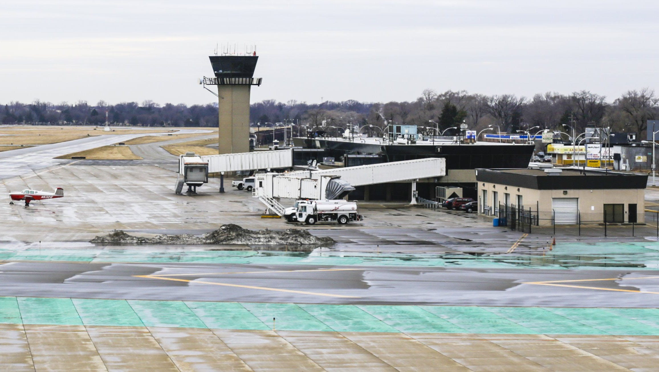 detroit city airport hangar